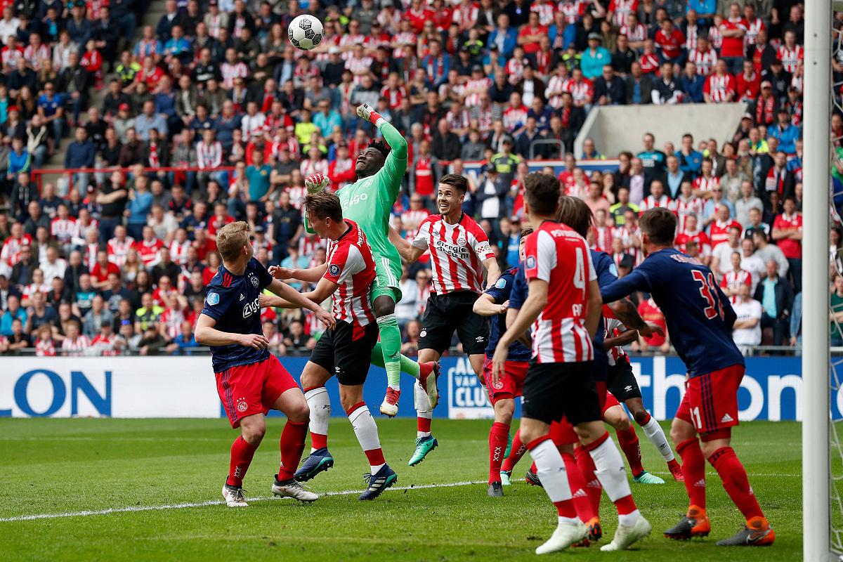 埃因霍温荷甲战胜阿贾克斯，吕克德容破门的简单介绍